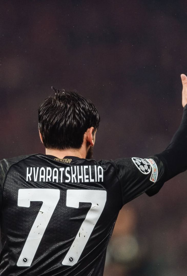 “Per sempre il nostro 77!”: il Napoli celebra sui social i 25 anni di Kvara – GALLERY - immagine 10