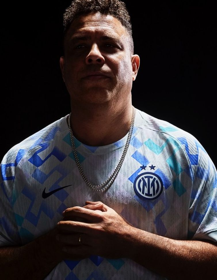 La foto di Ronaldo con la maglia dell'Inter postata dallo sponsor Nike Maglie nuova stagione, per Nike la maglia dell’Inter la indossa Ronaldo- immagine 2