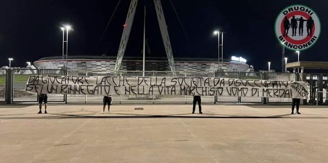 Striscione contro Marchisio da tifosi Juve: “Uomo di me***”. La replica dell’ex giocatore- immagine 2