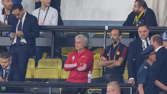 Inter-Roma, Mourinho segue il match dalla tribuna stampa. C’è anche Spalletti - immagine 1
