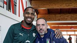 Ribery incontra Maignan dopo l’allenamento: il motivo della visita al Milan