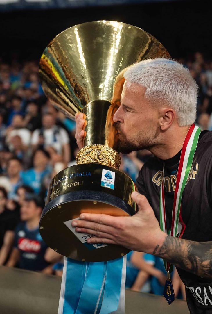 GALLERY Napoli campione d’Italia, la squadra si ‘gode’ la Coppa con i tifosi - immagine 2