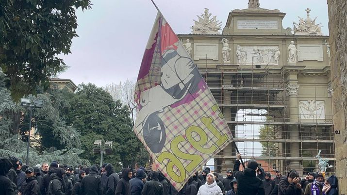 VN – Discorso, cori, bandierone e motorinata: il racconto della manifestazione - immagine 1