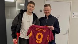 Dovbyk in stampelle, ecco la prima foto dopo l’operazione: “Torno più forte di prima”