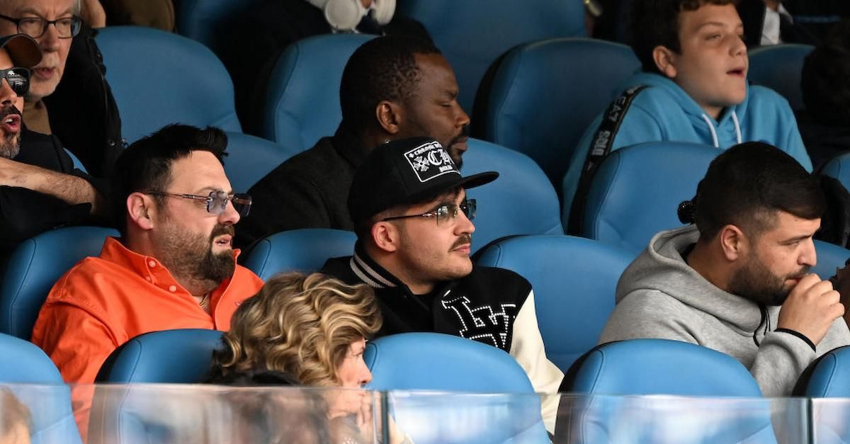Geolier fa marcia indietro: “Non firmerò la partnership con il Napoli”. Ecco perché Geolier fa marcia indietro: “Non firmerò la partnership con il Napoli”. Ecco perché