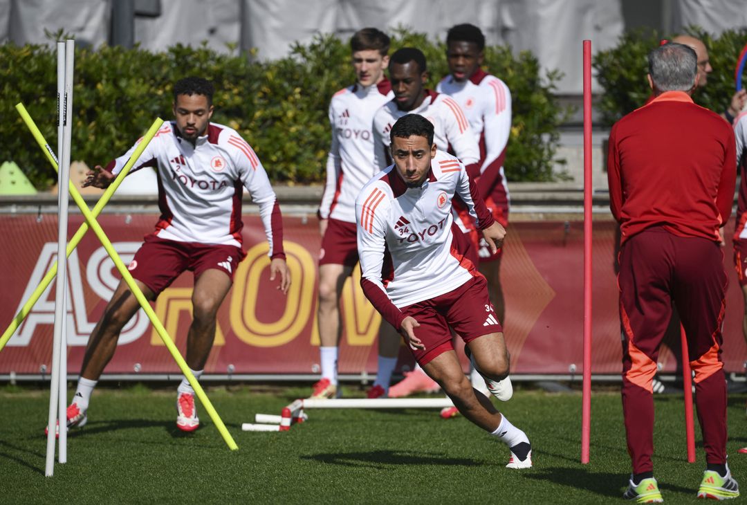 Roma, ripresa degli allenamenti a Trigoria dopo il Porto – FOTO GALLERY - immagine 21
