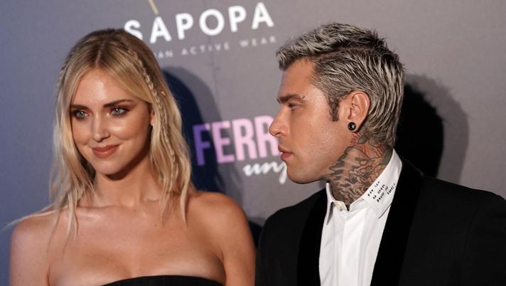 Corona su Fedez: “Cinque minuti prima di salire sull’altare con la Ferragni chiamò l’altra” - immagine 1