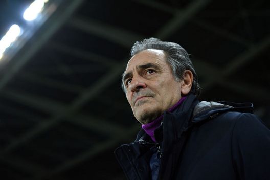 TURIN, ITALY - JANUARY 29: Head Coach of ACF Fiorentino Cesare Prandelli looks on prior to the Serie A match between Torino FC and ACF Fiorentina at Stadio Olimpico di Torino on January 29, 2021 in Turin, Italy. (Photo by Valerio Pennicino/Getty Images)