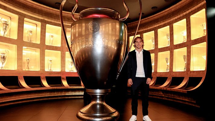 kaka-saluta-modric-milan-cuori-rossoneri-messaggio-amicizia