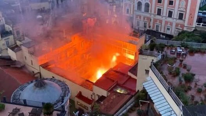 incendio teatro sannazaro