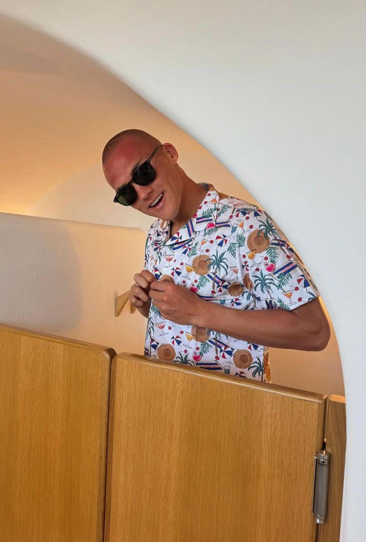 GALLERY Ostigard si gode Capri insieme alla compagna: il panorama è mozzafiato - immagine 6