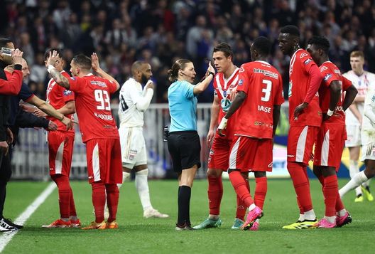 Francia, niente Euro 2024 per Frappart: commissione arbitri critica UEFA- immagine 2