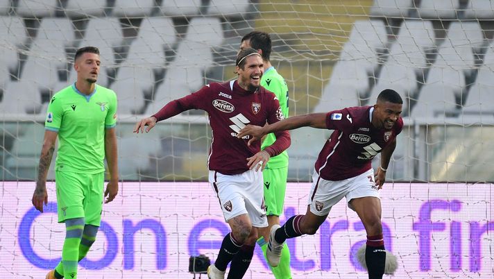 TURIN, ITALY - NOVEMBER 01: Gleison Bremer of Torino FC celebrate a frist goal with his team mates during the Serie A match between Torino FC and SS Lazio at Stadio Olimpico di Torino on November 01, 2020 in Turin, Italy. (Photo by Marco Rosi - SS Lazio/Getty Images) Torino, Bremer e Lyanco si prendono la titolarità: all’orizzonte la prova Inter - immagine 1