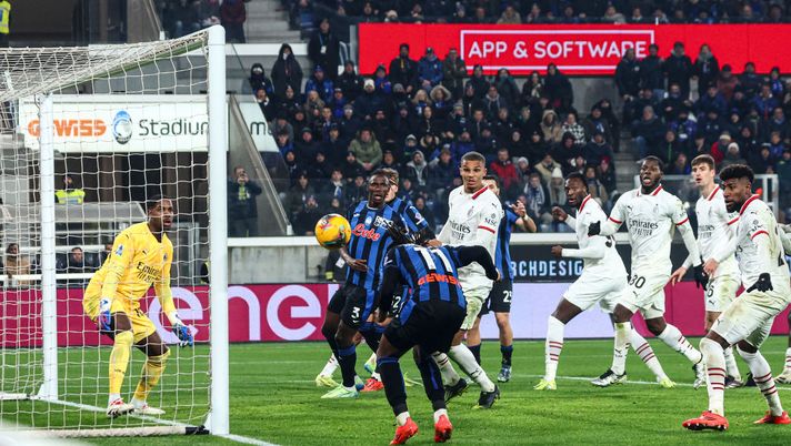 BERGAMO, ITALY - DECEMBER 06: Ademola Lookman of Atalanta scores his teams second goal during the Serie A match between Atalanta and AC Milan at Gewiss Stadium on December 06, 2024 in Bergamo, Italy. (Photo by Giuseppe Cottini/Getty Images) Lookman