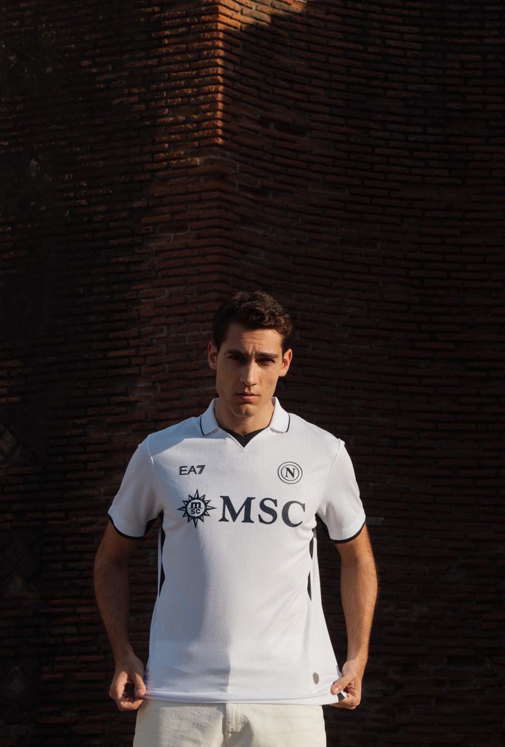 GALLERY Da oggi disponibile la nuova divisa per le trasferte: si torna total white - immagine 3