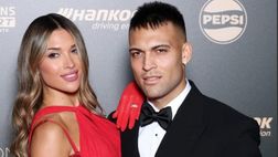 Lautaro settimo al Pallone d’Oro. Agus con lui sul red carpet in abito D&G