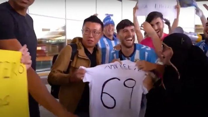 Ironia Malaga: nessun acquisto, i tifosi accolgono turisti in aeroporto come fossero nuovi giocatori - immagine 1
