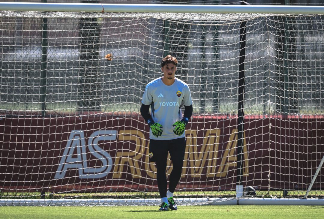 Trigoria, l’allenamento a due giorni dal derby: presenti Massara e Ranieri – FOTO GALLERY - immagine 16