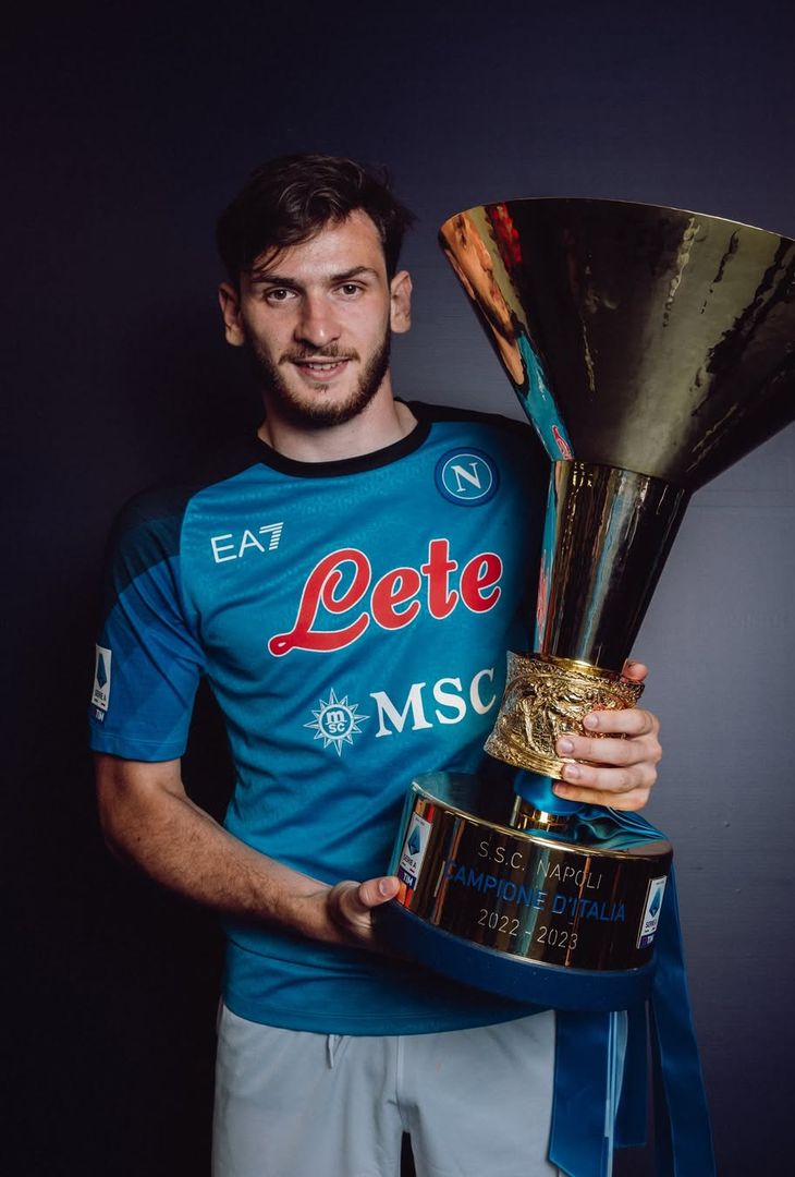 “Per sempre il nostro 77!”: il Napoli celebra sui social i 25 anni di Kvara – GALLERY - immagine 16