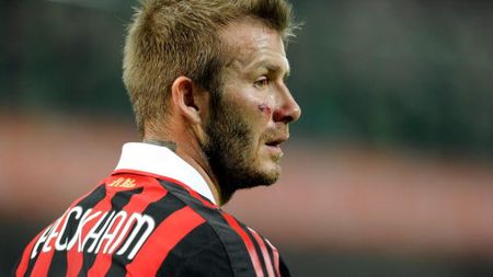 MILAN, ITALY - MARCH 14: David Beckham of AC Milan injured during the Serie A match between AC Milan and AC Chievo Verona at Stadio Giuseppe Meazza on March 14, 2010 in Milan, Italy. (Photo by Claudio Villa/Getty Images) Modric Beckham Klose