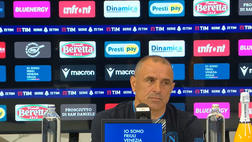 Calzona in conferenza: “Ecco come giudico il mio lavoro. Una cosa oggi non mi è piaciuta”