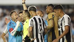 Neymar, gol di mano e cartellino rosso: ora il futuro con il Santos è in bilico