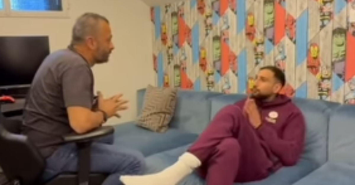 Donnarumma e Raiola ricreano una scena cult della serie ‘Gomorra’ | VIDEO Donnarumma e Raiola ricreano una scena cult della serie ‘Gomorra’ | VIDEO