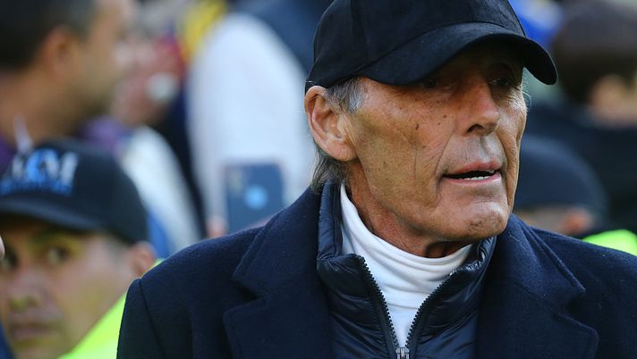 BUENOS AIRES, ARGENTINA - AUGUST 9: Miguel Angel Russo, head coach of Boca Juniors enters the field for a Torneo Clausura Betano 2025 between Boca Juniors and Racing Club at Estadio Alberto J. Armando on August 9, 2025 in Buenos Aires, Argentina. (Photo by Marcos Brindicci/Getty Images) Boca Juniors, paura per Russo: “Ricoverato in casa con prognosi riservata” - immagine 1