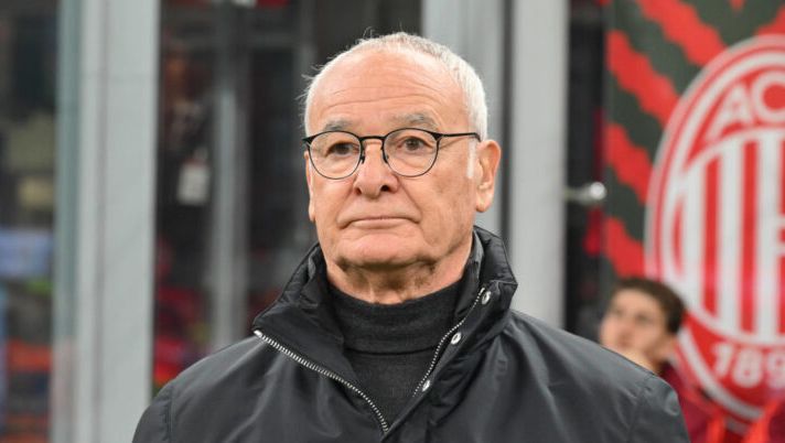 MILAN, ITALY - DECEMBER 29: AS Roma coach Claudio Ranieri during the Serie A match between AC Milan and AS Roma at Stadio Giuseppe Meazza on December 29, 2024 in Milan, Italy. (Photo by Luciano Rossi/AS Roma via Getty Images) Ranieri: “Mancini non è stato bene, l’ho dovuto gestire. Se Dybala gioca così…” - immagine 1