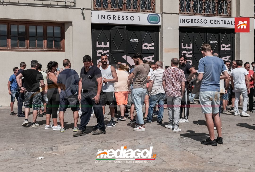 FOTO Palermo-Padova, tifosi in coda al “Barbera” per un biglietto (Gallery) - immagine 3