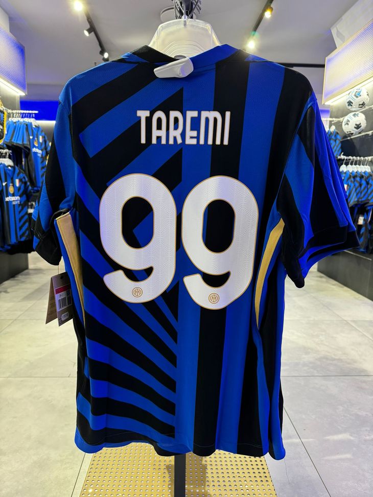 FOTO – Inter, ecco le maglie dei nuovi arrivati Taremi e Zielinski- immagine 3