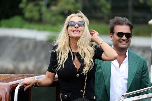 Carlo Conti si prende il sabato sera con “Ne vedremo delle belle”: ecco le protagoniste- immagine 2