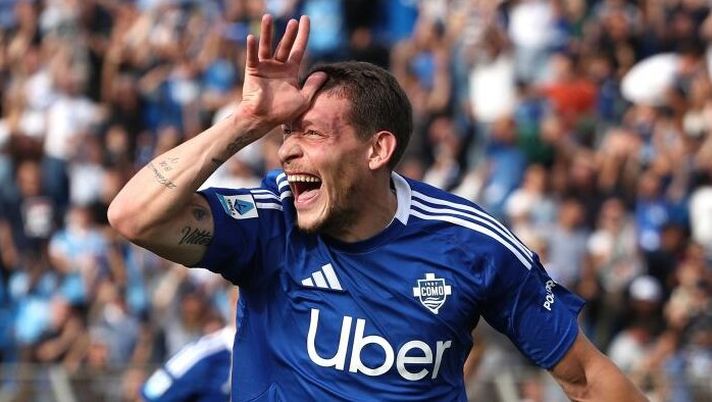 COMO, ITALY - SEPTEMBER 29: Andrea Belotti of Como 1907 celebrates his goal during the Serie A match between Como 1907 and Hellas Verona FC at Stadio G. Sinigaglia on September 29, 2024 in Como, Italy. (Photo by Marco Luzzani/Getty Images) MERCATO – Ecco Belotti, Zaniolo, Woyo Coulibaly e non solo: tutte le ufficialità di oggi - immagine 1