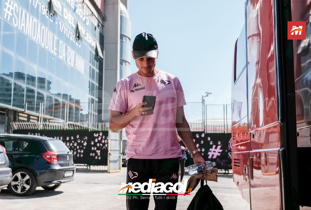 FOTO Ternana-Palermo, i rosanero in partenza dallo stadio “Renzo Barbera” (Gallery) - immagine 4