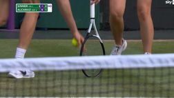 VIDEO / Wimbledon, un tappo di champagne finisce in campo