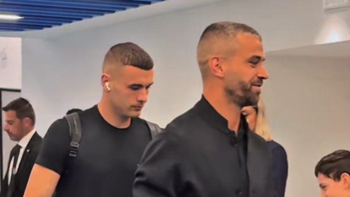 Napoli-Cremonese, la squadra è al Maradona: la concentrazione degli azzurri VIDEO - immagine 1