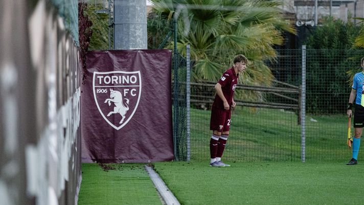 ORBASSANO, ITALY - NOVEMBER 3: Zalan Kugyela of Torino Primavera in action during the Primavera 1 match between Torino U20 and Verona U20 at stadio Valentino Mazzola on November 3, 2025 in Orbassano, Italy. Photo: Alberto Girardi for Toro News Torino Primavera, si alza l’asticella con l’Inter: sei anni senza vittoria a Milano - immagine 1