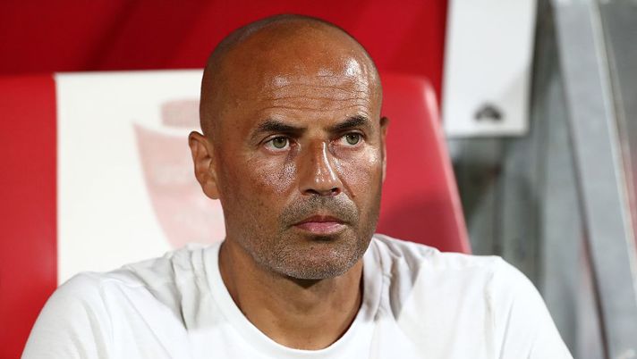 MONZA, ITALY - AUGUST 12: AC Monza coach Paolo Bianco looks on before the Pre-season Friendly match between AC Monza and FC Internazionale at U-Power Stadium on August 12, 2025 in Monza, Italy. (Photo by Marco Luzzani/Getty Images) Rivoluzione Monza, anche Bianco dice addio. Vanoli tra i possibili sostituti - immagine 1
