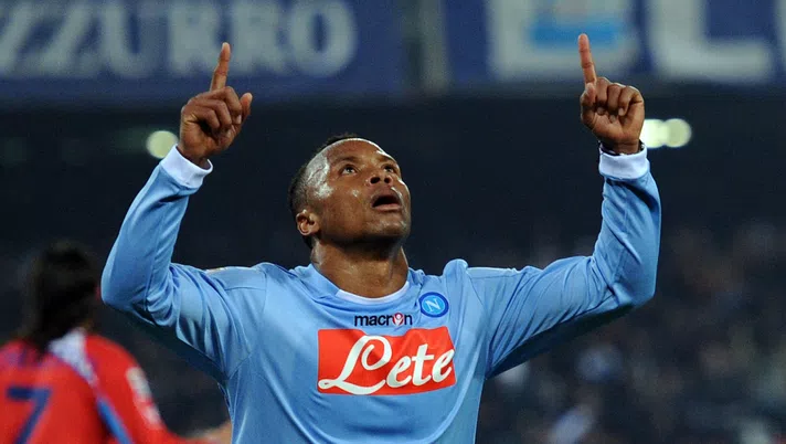 FOTO Zuniga celebra il ritorno di Mazzarri sulla panchina del Napoli - immagine 1