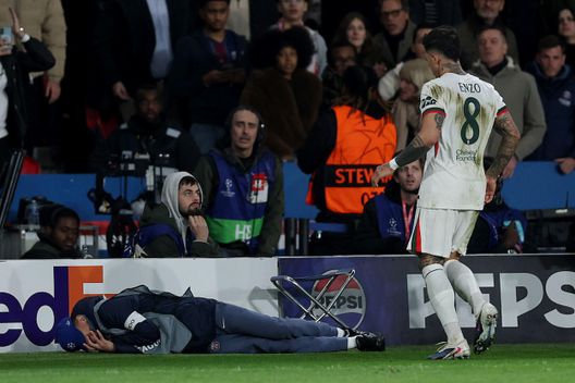 Champions, spintona al raccattapalle: Neto del Chelsea rischia una squalifica- immagine 3