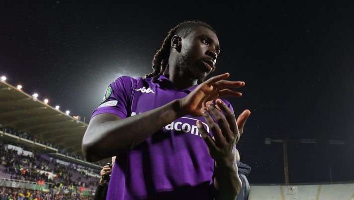 FLORENCE, ITALY - APRIL 17: Moise Kean of ACF Fiorentina celebrates the victory after during the UEFA Conference League 2024/25 Quarter Final Second Leg match between ACF Fiorentina and NK Celje at Stadio Artemio Franchi on April 17, 2025 in Florence, Italy. (Photo by Gabriele Maltinti/Getty Images) Bardazzi: “Kean può restare, ma la sua estate potrebbe durare oltre il 15 luglio” - immagine 1