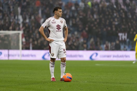 SASSUOLO, ITALY - DECEMBER 21: Kristjan Asllani of Torino FC in action during the Serie A match between US Sassuolo Calcio and Torino FC at Mapei Stadium Citta del Tricolore on December 21, 2025 in Sassuolo, Italy. (Photo by Stefano Guidi - Torino FC/Torino FC 1906 via Getty Images)