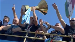Via alla Parata Scudetto del Napoli: calciatori carichissimi, città in delirio!
