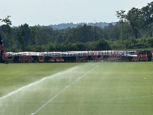 Milan, il messaggio della Curva: “Ogni reparto va rinforzato”- immagine 2