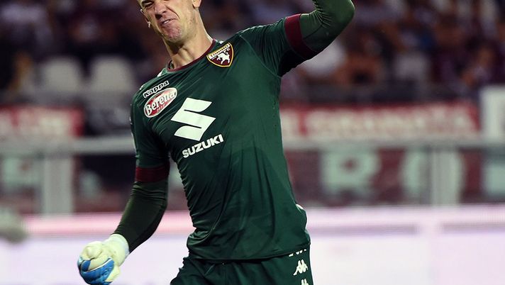 TURIN, ITALY - MAY 28: Goalkeeper Joe Hart disappointed after the goal of Gregoire Defrel of US Sassuolo during the Serie A match between FC Torino and US Sassuolo at Stadio Olimpico di Torino on May 28, 2017 in Turin, Italy. (Photo by Pier Marco Tacca/Getty Images) Joe Hart, voto 6.5: il portiere dell’Inghilterra lascia un buon ricordo - immagine 1