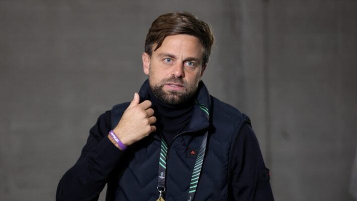 MAINZ, GERMANY - NOVEMBER 06: Daniele Galloppa, Interim Head Coach of Fiorentina, arrives at the stadium prior to the UEFA Conference League 2025/26 League Phase MD3 match between 1. FSV Mainz 05 and ACF Fiorentina at Mainz Arena on November 06, 2025 in Mainz, Germany. (Photo by Alex Grimm/Getty Images) Galloppa: “Errore di Piccoli? Vi spiego, non credo avesse paura! Bene Sohm, ma deve stare attento” - immagine 1