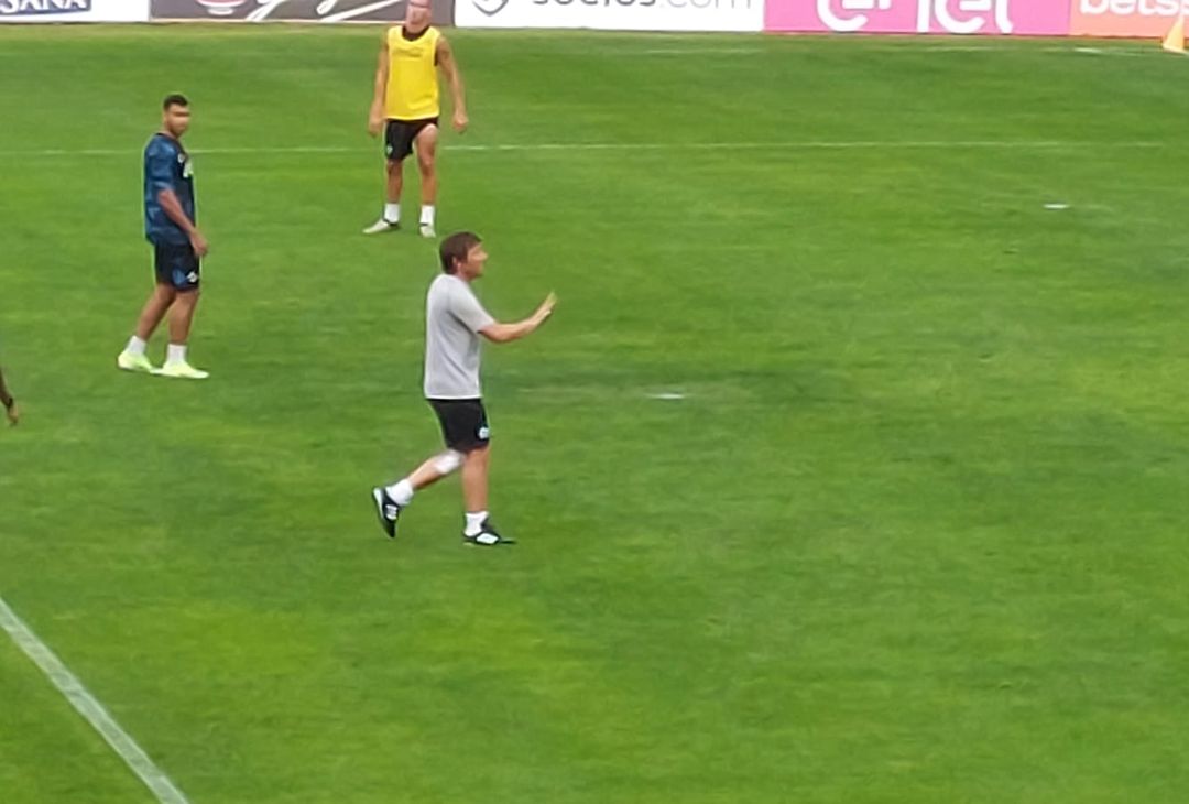GALLERY Conte dirige l’allenamento con una vistosa fasciatura alla gamba sinistra - immagine 3