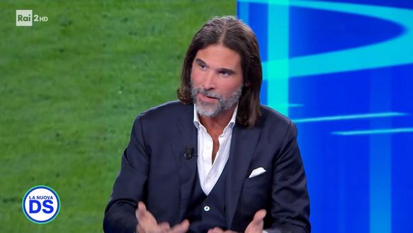 Adani alla Domenica Sportiva: “Ragazzi, il rigore dato dal guardalinee è un capitolo nuovo” Adani alla Domenica Sportiva: “Ragazzi, il rigore dato dal guardalinee è un capitolo nuovo” - immagine 1