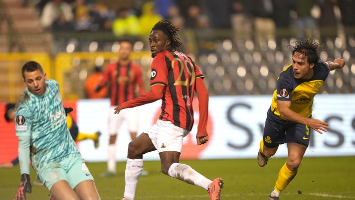 BRUSSELS, BELGIUM - DECEMBER 12: Evann Guessand #29 of OGC Nice scores a goal in the first half of the UEFA Europa League 2024/25 League Phase MD6 match between R. Union Saint-Gilloise and OGC Nice at King Baudouin Stadium on December 12, 2024 in Brussels, Belgium. (Photo by Alex Bierens de Haan/Getty Images) Mercato Roma, dalla Francia: sfida a Mourinho per Guessand del Nizza - immagine 1