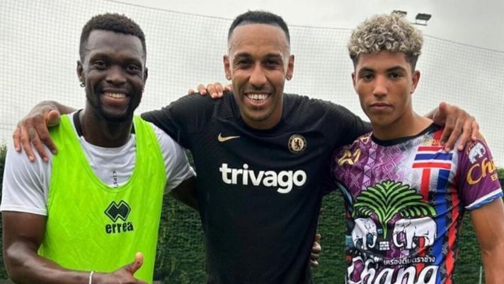 FOTO – Un giovane talento della Fiorentina incontra un big del calcio europeo - immagine 1